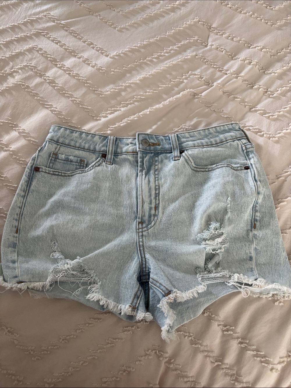 Old Navy Light Wash Distressed Denim Women’s Shorts